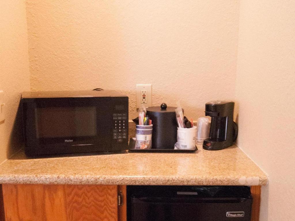 Best Western Locust Grove Inn & Suites Exteriör bild